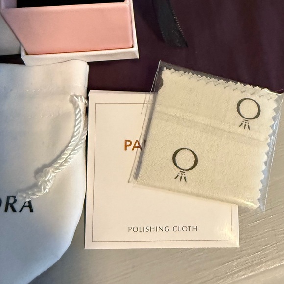 Pandora bracelet, 2 charms and spacer - Picture 7 of 8